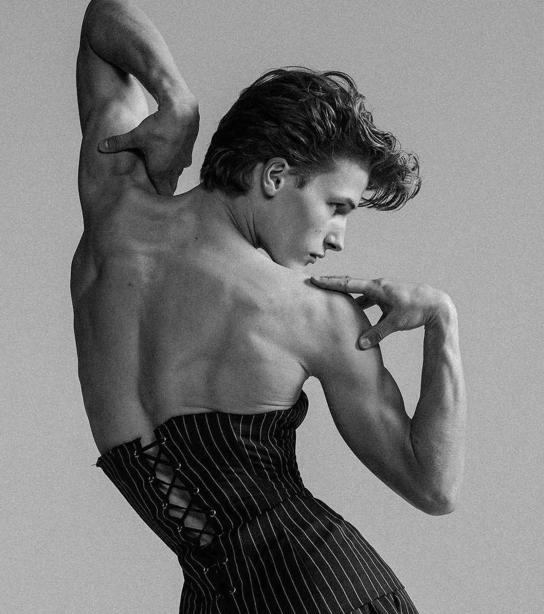 BingPangs's tweet photo. I’d sacrifice of oomfs to see Connor in this kind of photoshoot https://t.co/gHBlaHXYRR