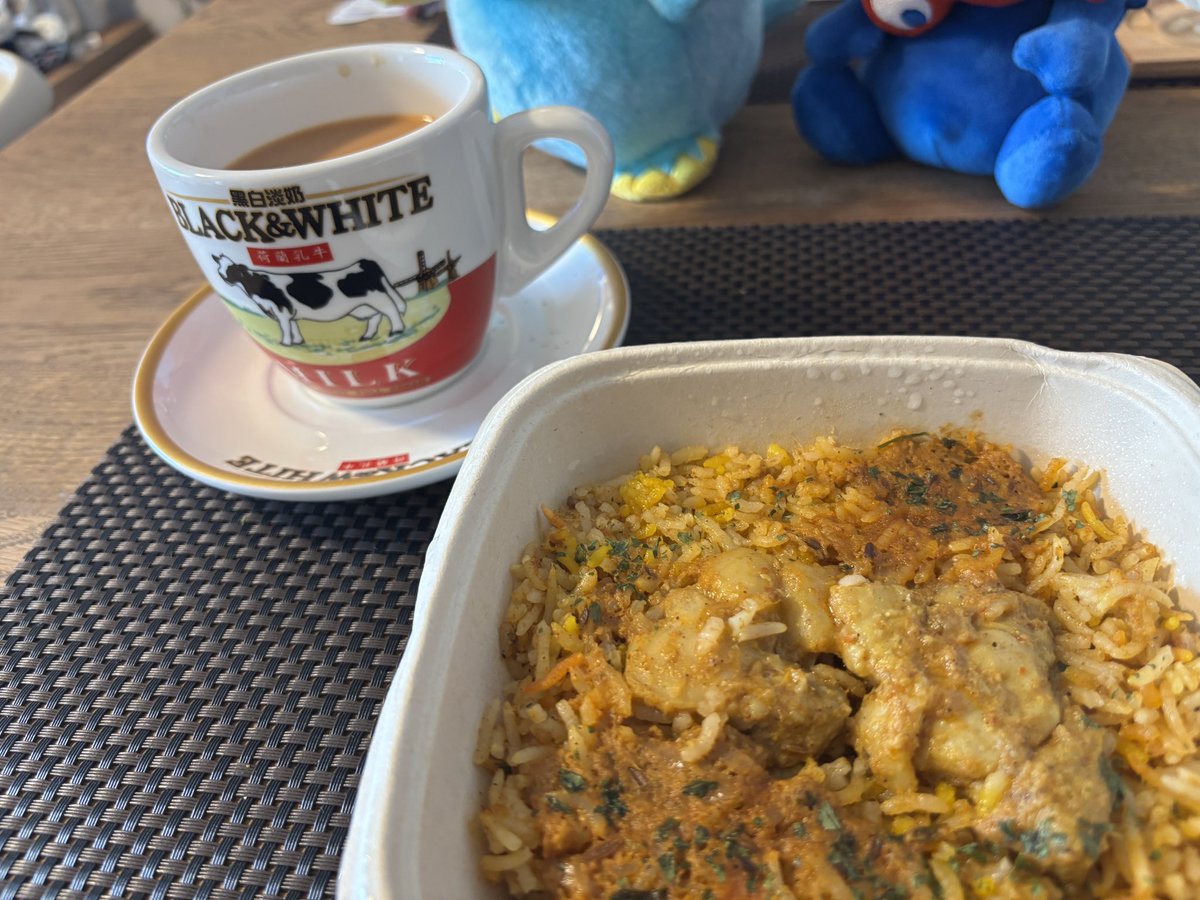 Prawnman21's tweet photo. 無印のビリヤニで下午茶してるんやけど、リアルにこんな組み合わせをC餐くらいで出す茶餐廳がありそうだ https://t.co/0ToPDgfi4J