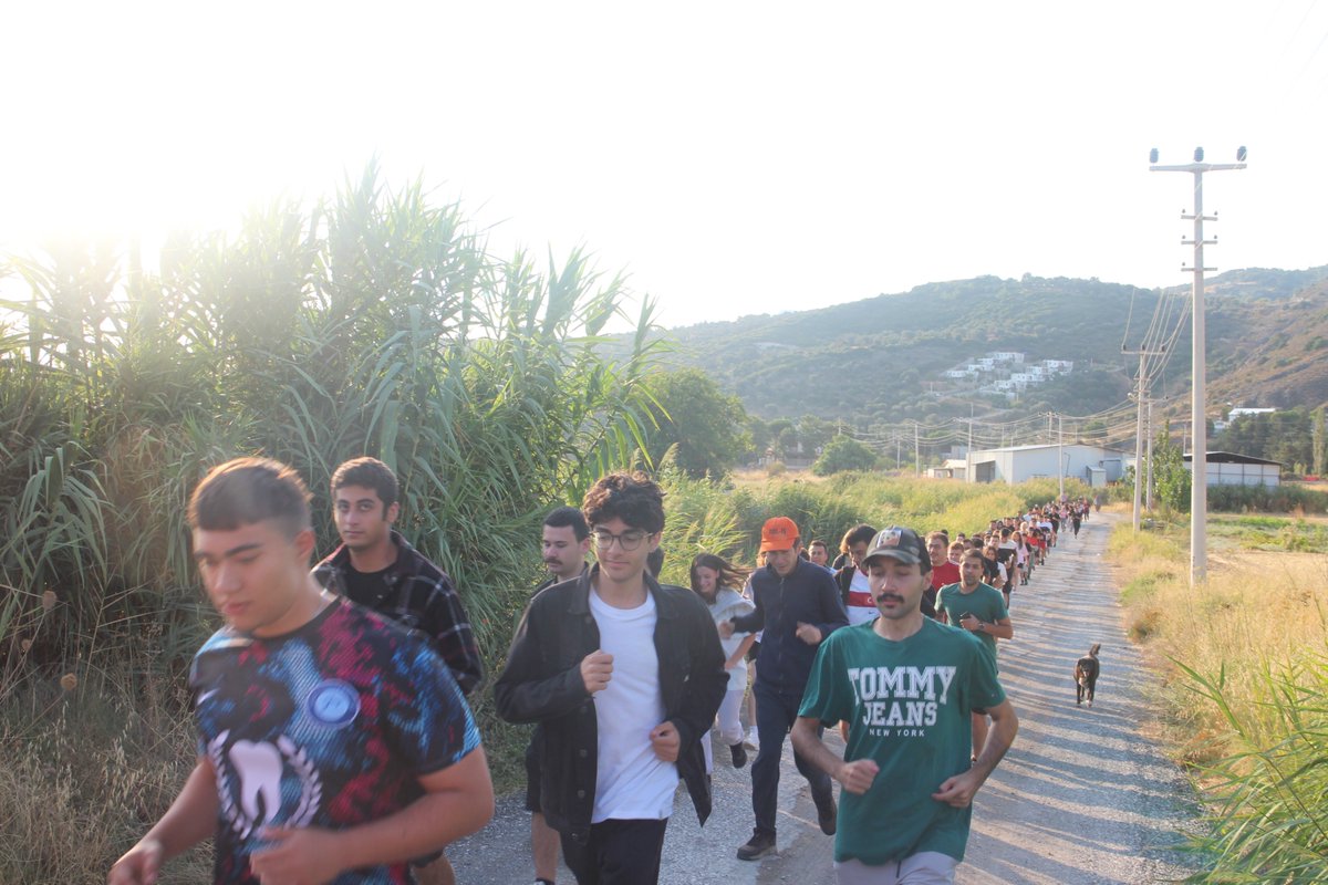 genclikbirligi's tweet photo. Günaydın ☀

🏕Karaburun’da düzenlediğimiz 33. Geleneksel TGB Yaz Kampımızın ilk gününe sabah sporuyla başladık. 🏃 https://t.co/KMmcvzQpnB