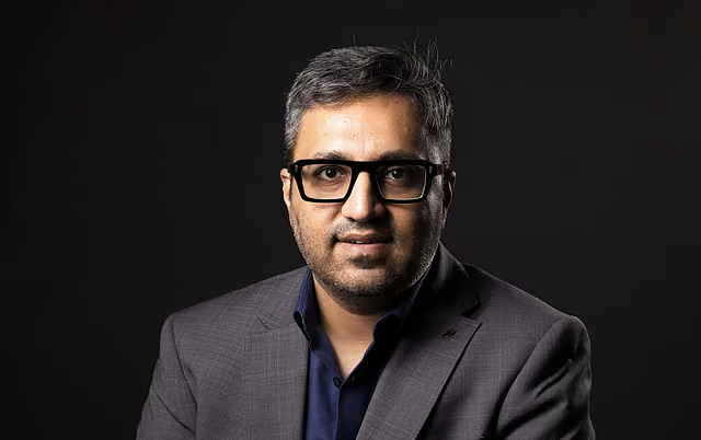 india_plus_'s tweet photo. 🚨 “In the US, when you move to the outskirts of a big city, you will find everything at a lower rate and the most expensive if you live in the heart of the city. In India, the concept of MRP for every product is a big hurdle as it is across the country.” 

- says Ashneer Grover https://t.co/Qjfc5C5kPZ