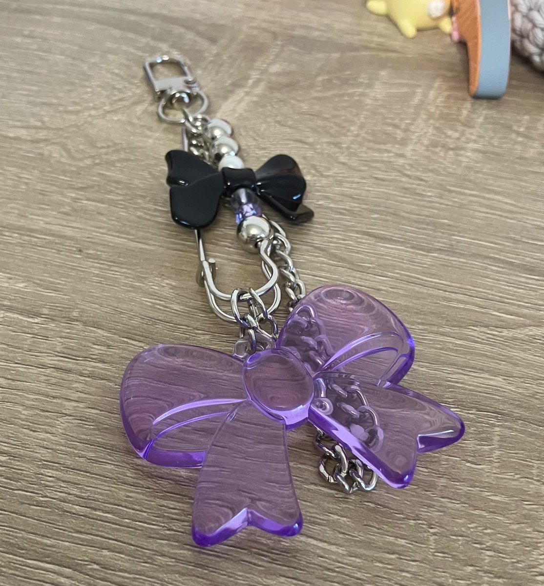 cvg_go's tweet photo. ウーナイメージキーホルダー💜🎀 https://t.co/zc6up6hodU