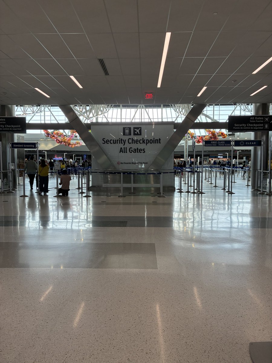 ChikaKitahara's tweet photo. メキシコ🇲🇽✈︎ヒューストン✈︎
旅も終わりを迎えて日本帰ります🇯🇵
1週間の休日😮‍💨
月曜日から仕事頑張ろう😐 https://t.co/V013oHtpTT