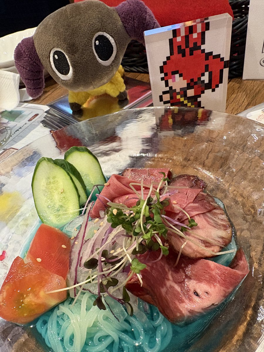 AkaAkami's tweet photo. VD部お疲れ様会🍻（1人欠席）
in YOKOHAMAエオカフェ🐚🪸
ロネークステーキ🥩3人前ノルマです🍽 https://t.co/SMWvKwdgB1
