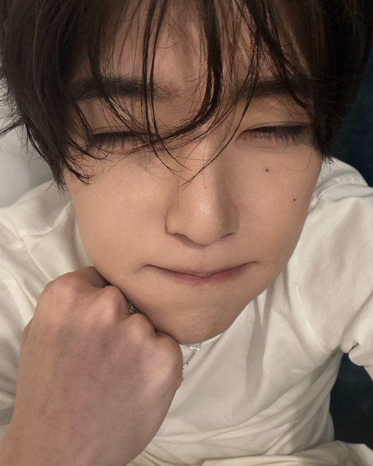 m2hamss's tweet photo. 눈 밑에 콕콕박힌 점이 좋은 사람들의 모임(1/n) https://t.co/nxXG5UhxuF