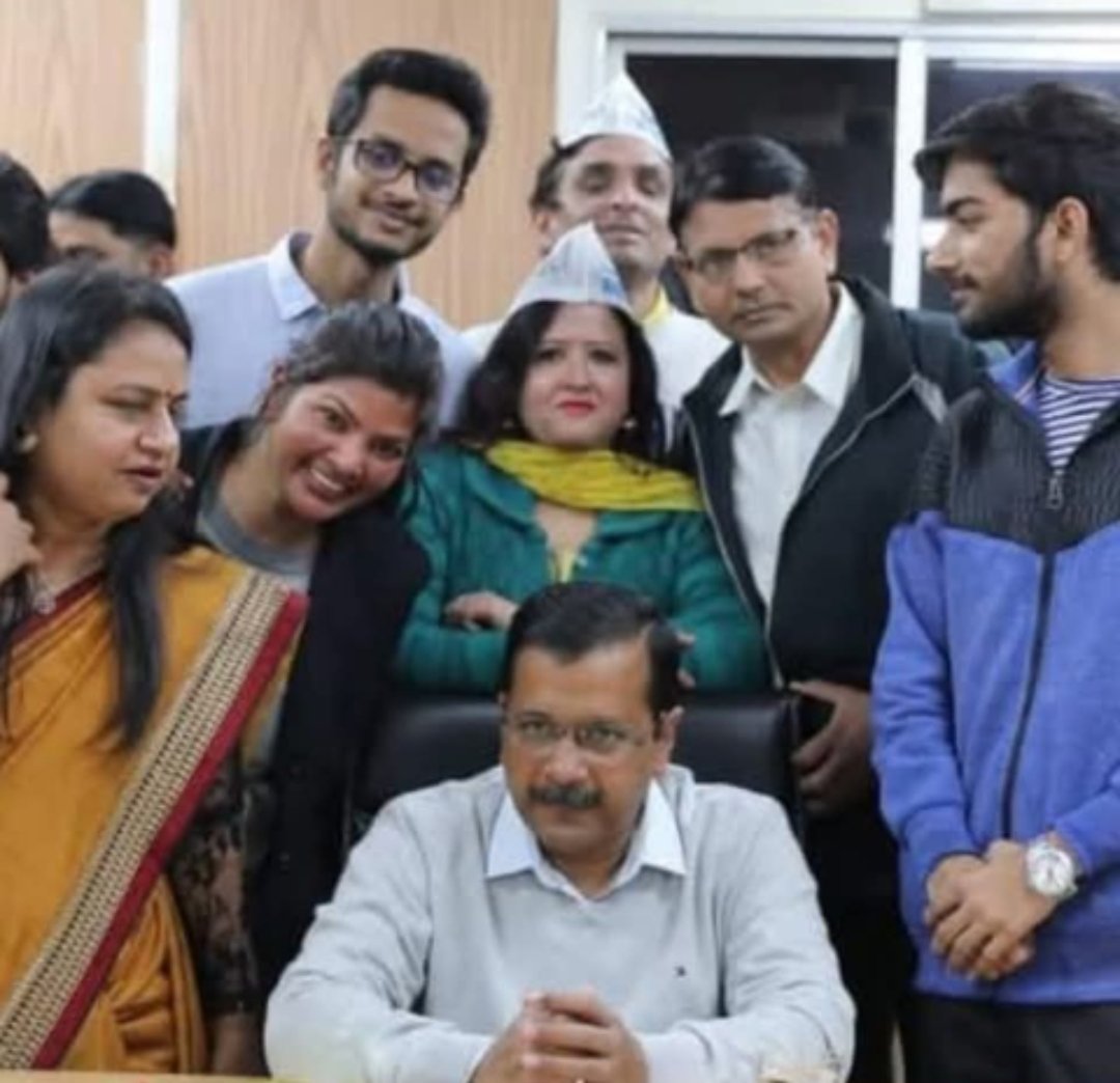 singharti411's tweet photo. जिनकी प्रेरणा से  हम राजनीति मे आएं,,,, समाज को नए दृष्टिकोण से देखना सिखाया,,, जिसने ये सिखाया कि समाज कि कमियाँ गिनाने से बेहतर है उसे मिल कर साफ किया जाए 
उस जादुई शख्सियत को जन्मदिन कि शुभकामनायें 
#HappyBirthdayArvindKejriwal https://t.co/fzEBMrN70z