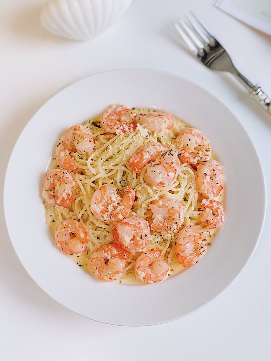 MichaelWeisbe11's tweet photo. [Just whipped up garlic butter shrimp pasta in 15 mins—cheesy, juicy, perfect for a quick weeknight win ]， https://t.co/sHRDeB1fy5