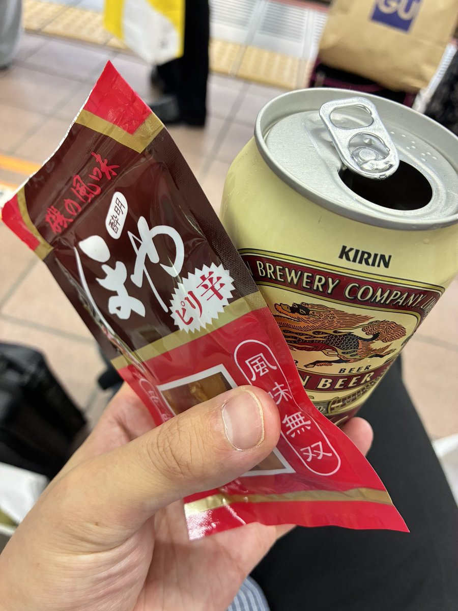 essentialken's tweet photo. 久しぶりの大宮飲み@ホーム
すし詰めからの解放ビール美味すぎ https://t.co/azwyaD91yZ