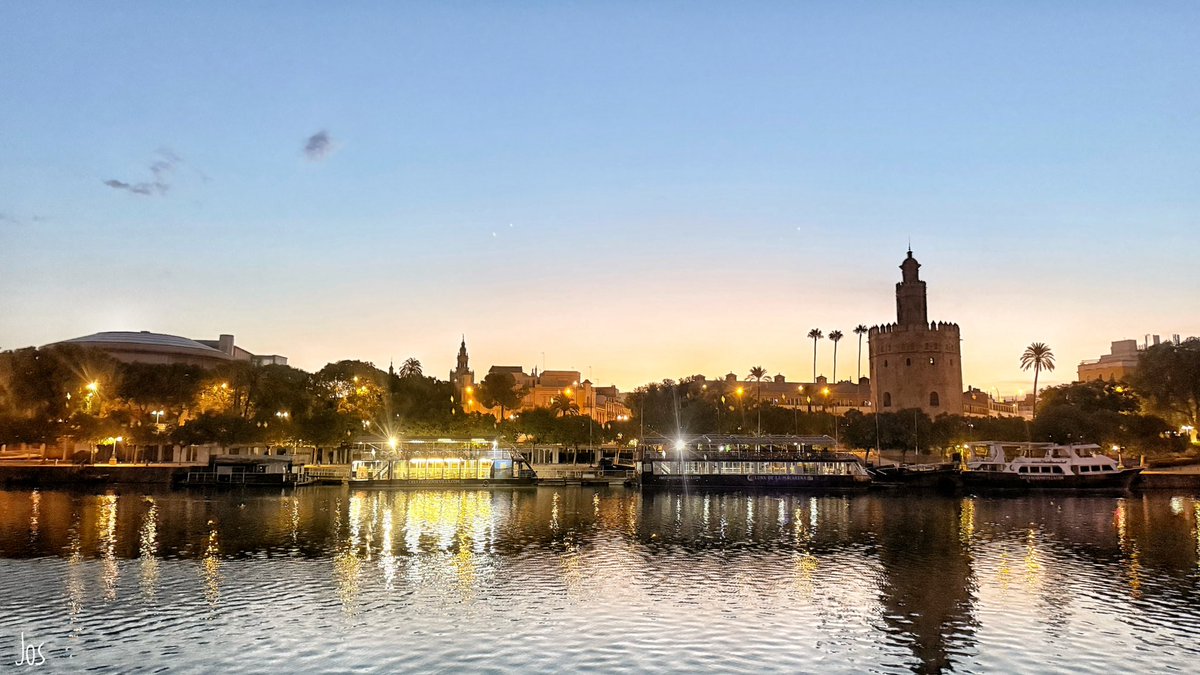 jromanova6's tweet photo. Desde #Sevilla al resto del mundo en riguroso directo… https://t.co/s13VgY89sE