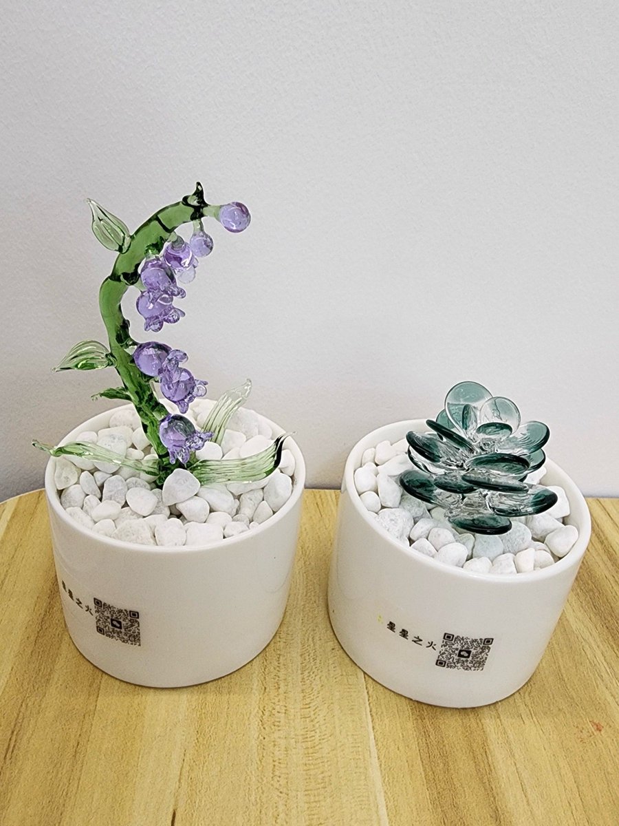RthXi3702's tweet photo. Turned an old glass jar into a cute herb planter! No waste, fresh herbs on my windowsill https://t.co/yMGiv4iEEp