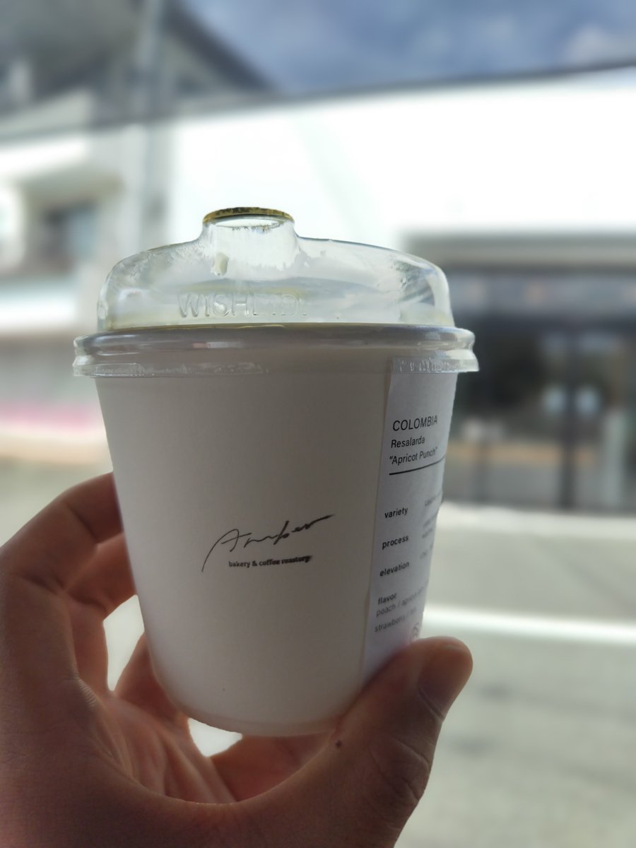 chahan_coffee's tweet photo. Amber bakery&amp;coffee roastery

アイスコーヒー（コロンビア）

お店前で縁石に乗り上げはまり、JAFさんにお世話になるという失態
お店の方が元気づけてくれるというサービスに感謝
ピーチとイチゴの香りの楽しい美味しいコーヒーでした

〒409-3803 山梨県中央市若宮２７−３
#山梨
#珈琲
#コーヒー https://t.co/NS5vhzhx9O