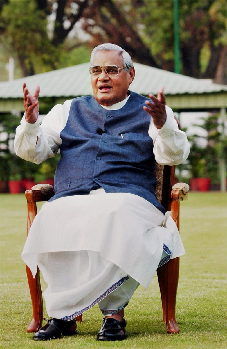 SubhasisDe39950's tweet photo. আজ ইন্ডিয়ার প্রাক্তন প্রধানমন্ত্রী ভারতরত্ন অটলবিহারী বাজপেয়ী এর প্রয়াণ দিবসে জানাচ্ছি আমার‌ আন্তরিক শ্রদ্ধাঞ্জলী।

অটলবিহারী বাজপেয়ী : - (২৫শে, ডিসেম্বর ১৯২৪ - ১৬ই, আগস্ট ২০১৮)। 

Sadaiv Atal

#AtalBihariVajpayee 
#Remembrance #অটলবিহারীবাজপেয়ী 
#প্রয়াণদিবস https://t.co/gUmKGk5EWF