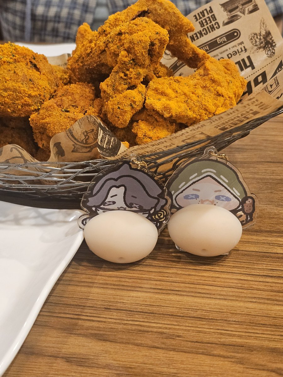 latttte_complex's tweet photo. 아주 통통하니..,
말랑하니..,실헙니다 ..,
먹을랑가..., 하고 치킨을 좀 줘봣더니
고새 배가 꺼졌는가 또 잘먹더라구요..,
밥친구로 제격입니다..,👍💛✨️ https://t.co/GHhPblSjmU