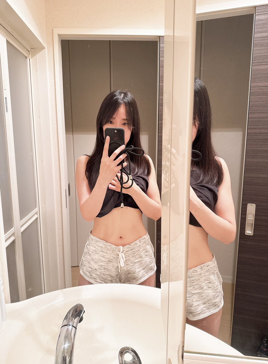 workout18347738's tweet photo. この夏体重4kg減、体脂肪率6%減
2週間で元に戻る

経過▷▶2.5ヶ月
食事制限
・肉の摂取量を少なく(今までが多すぎた)
・カロリー1500-1800以内に
運動→筋トレより有酸素メイン

旅行と生理で食欲増してリバウンド。いつもそう。何を変えればいいのか…アイナ体型なりて https://t.co/XrZSiDm1UB