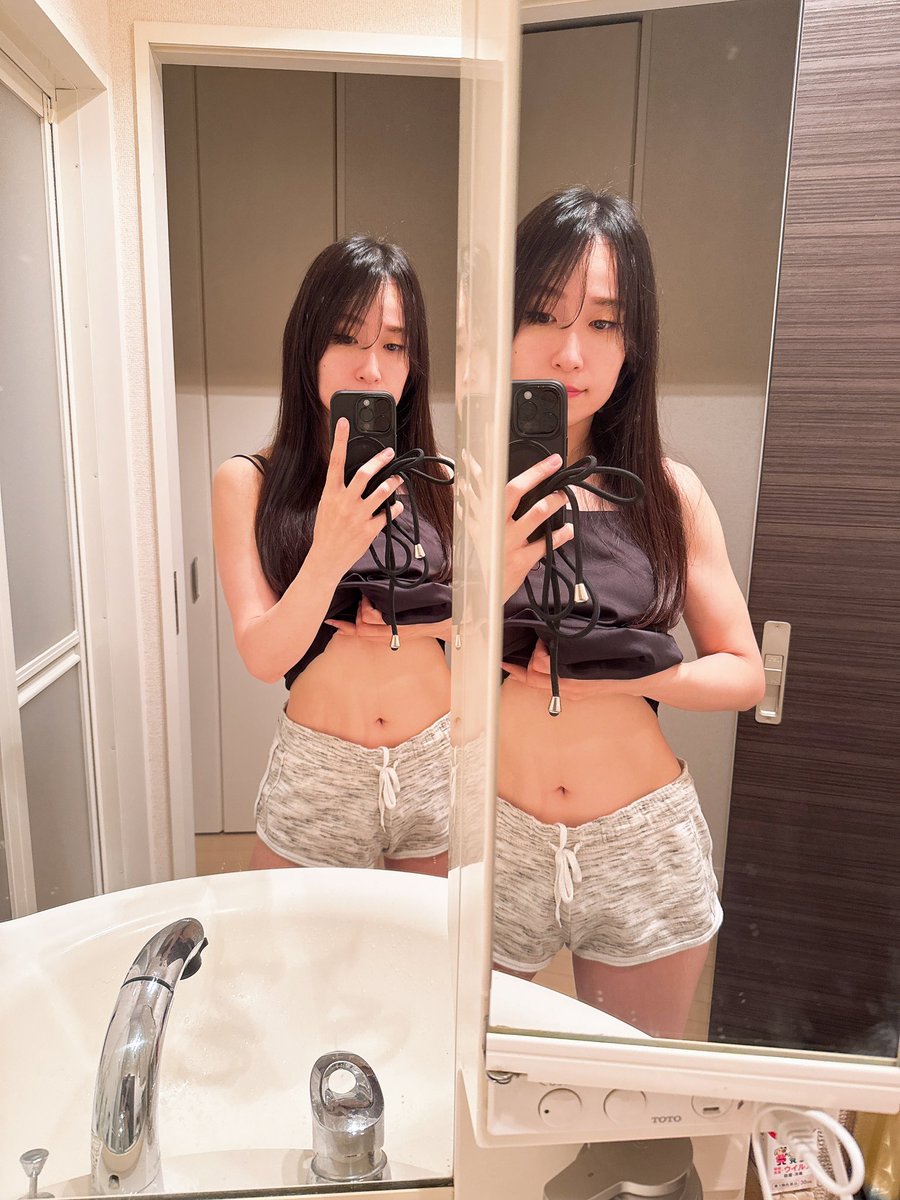 workout18347738's tweet photo. この夏体重4kg減、体脂肪率6%減
2週間で元に戻る

経過▷▶2.5ヶ月
食事制限
・肉の摂取量を少なく(今までが多すぎた)
・カロリー1500-1800以内に
運動→筋トレより有酸素メイン

旅行と生理で食欲増してリバウンド。いつもそう。何を変えればいいのか…アイナ体型なりて https://t.co/XrZSiDm1UB