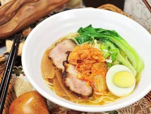 kenmcdonald2's tweet photo. Just found the coziest hole-in-the-wall ramen spot in town—rich tonkotsu broth, springy noodles, and a side of perfectly soft-boiled egg. Food coma activated already! ， https://t.co/j9jAAUmGUL
