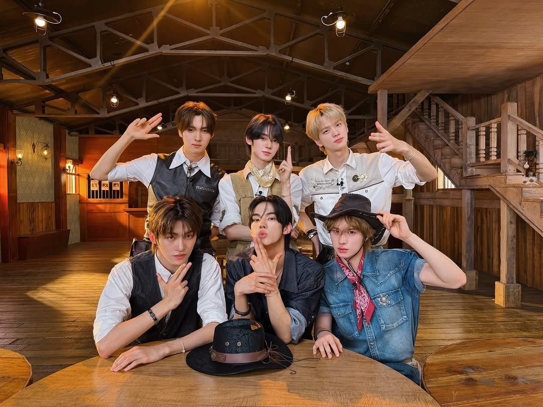 haonjihoon's tweet photo. Sometimes the best photos are the ones that don’t seem to follow any rules. No serious expressions, no complicated concepts, just pure chaotic energy captured in a single moment. I feels like watching a group of friends having the time of their lives. https://t.co/dObgmBKznJ
