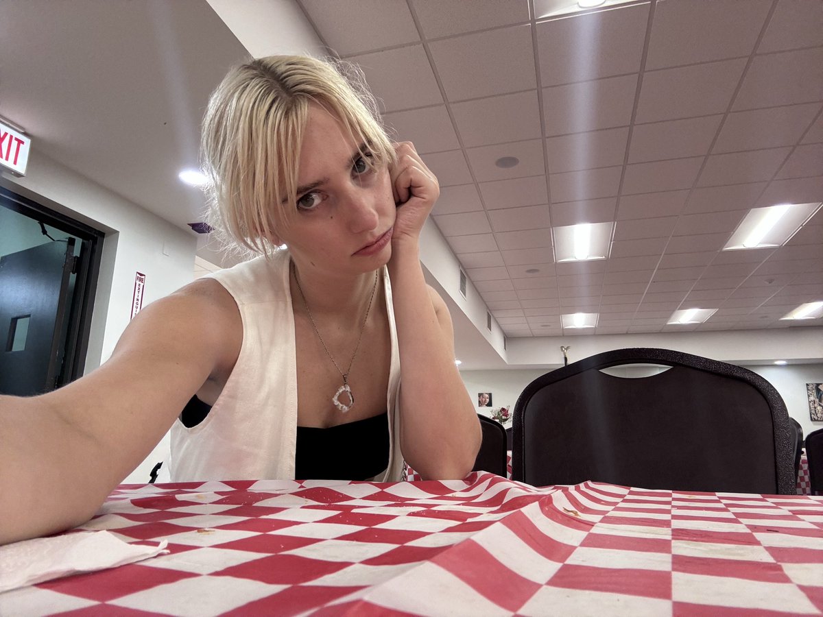 itskristine's tweet photo. WAITING FOR A DAMN SODA https://t.co/WGPXDHGu2V