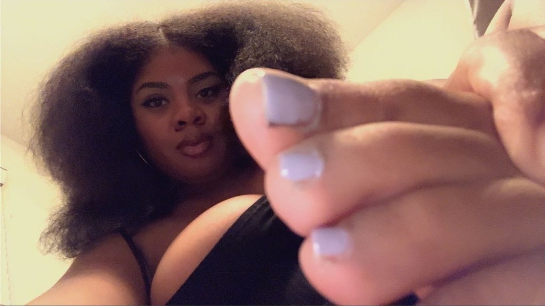 rawblaque's tweet photo. Do you enjoy my giant toes in your face?

#giantess https://t.co/HYPFqorQew