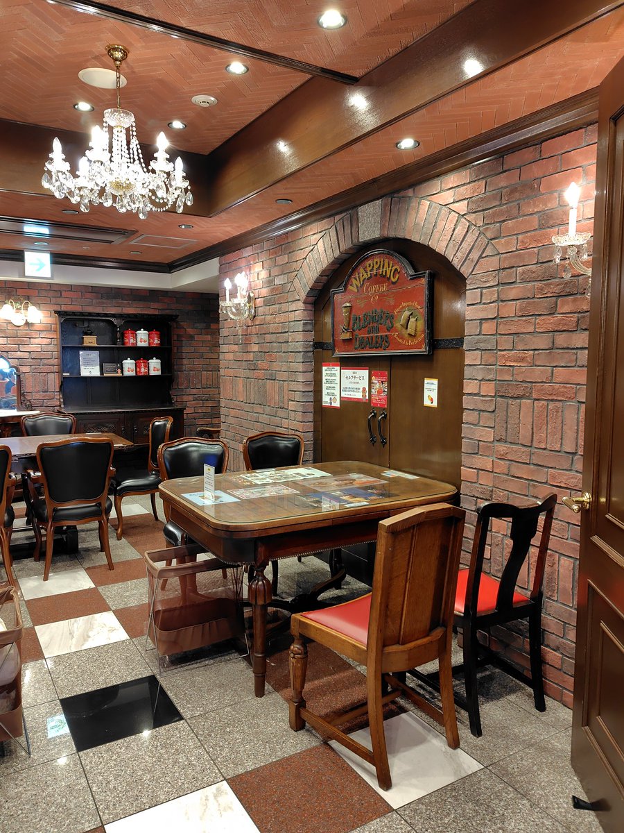 tksaico's tweet photo. 神戸！
ライブ前にホテル ケーニヒスクローネの☕カフェ『くまポチ邸』！
ドリンクがお替わり自由で椅子もゆったりしてて寛げる🥰
広々した店内の内装も素敵✨
VARIT.にも近くて便利🌟また来よう🤗 https://t.co/vq3vnwcPRS