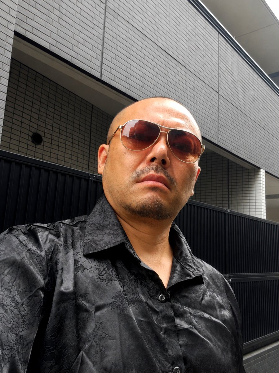 1__butaoyaji__3's tweet photo. 雨やんでくれぇ‥
2年前に買ったシャツ、今日初めて着たわ笑笑 https://t.co/lMRMBv4jqd
