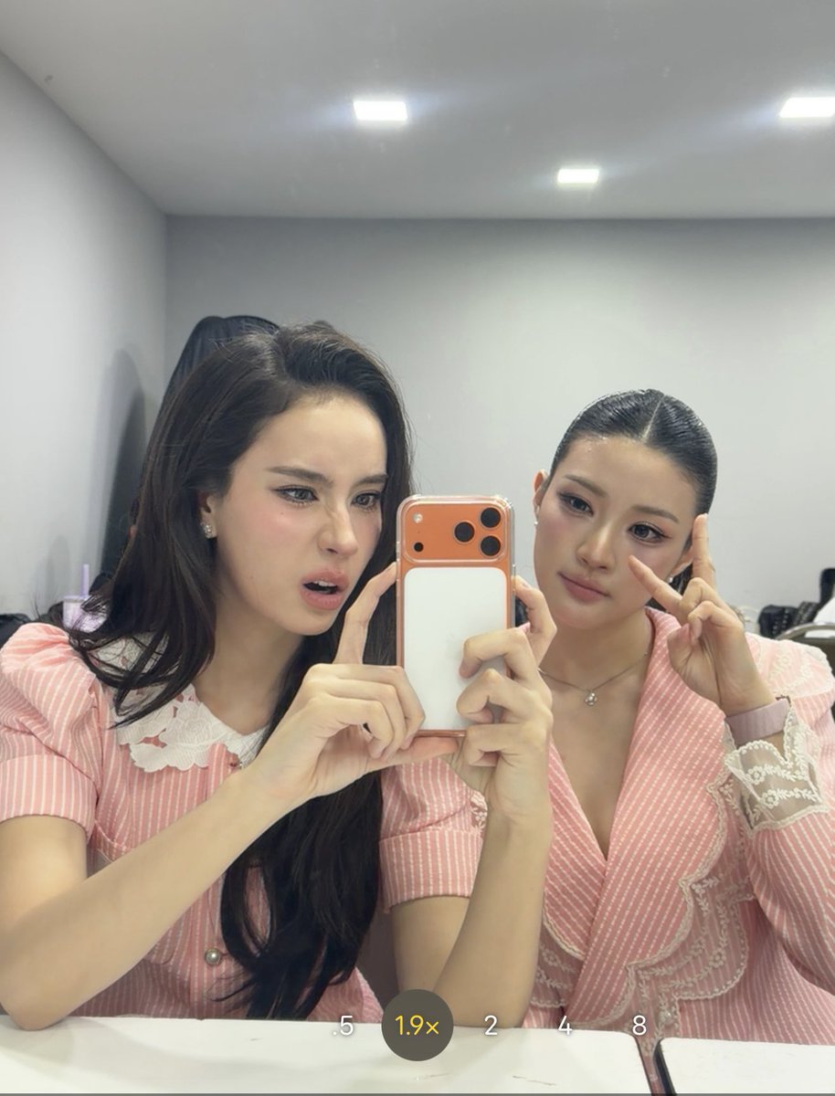 j_jayyna's tweet photo. สองนิ้วเเต่1ใจให้เราคนเดียวให้เราคนเดียวนะ

LAQUE RESISTANCE NUDE EDITION x GINNY JAYNA
#LOrealXGinnyJayna 
#SiamDiscoveryxGinnyJayna https://t.co/40rb1BwUxH