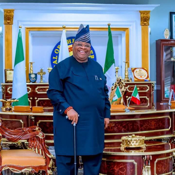 Nairametrics's tweet photo. BREAKING: Adeleke wins Osun governorship election with 511,067 votes

The Independent National Electoral Commission (INEC) has declared results from all 30 local government areas in the Osun State governorship election.

According to the results announced by the electoral commission, Accord candidate and incumbent Governor Ademola Adeleke polled 511,067 votes to defeat his closest challenger, All Progressives Congress (APC) candidate Bola Oyebamiji, who scored 444,815 votes.

African Democratic Congress (ADC) candidate Najeem Salaam came a distant third with 17,180 votes.

The results declared by INEC showed Adeleke winning in several local government areas, including Ede North, Ede South, Osogbo, Ife East, Ife South, Egbedore, Oriade, Odo Otin and Ila.

Oyebamiji secured victories in key local government areas including Irewole, Ife South, Isokan, Atakunmosa East, Obokun, Ilesa East, Boripe and Olorunda.

Based on the overall figures supplied from the INEC collation, Adeleke leads Oyebamiji by 66,252 votes.

The declaration brings the keenly contested Osun governorship election to a conclusion, with Adeleke securing another mandate against the APC challenger.

Details later…