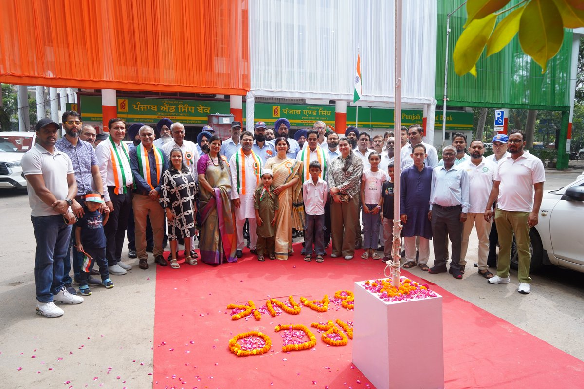 harcobank's tweet photo. On the occasion of the Independence Day Celebrations, the National Flag was hoisted at HARCO Bank Headquarters, Chandigarh, by GM Shri Ashok Verma. https://t.co/QoM6bYWMRy