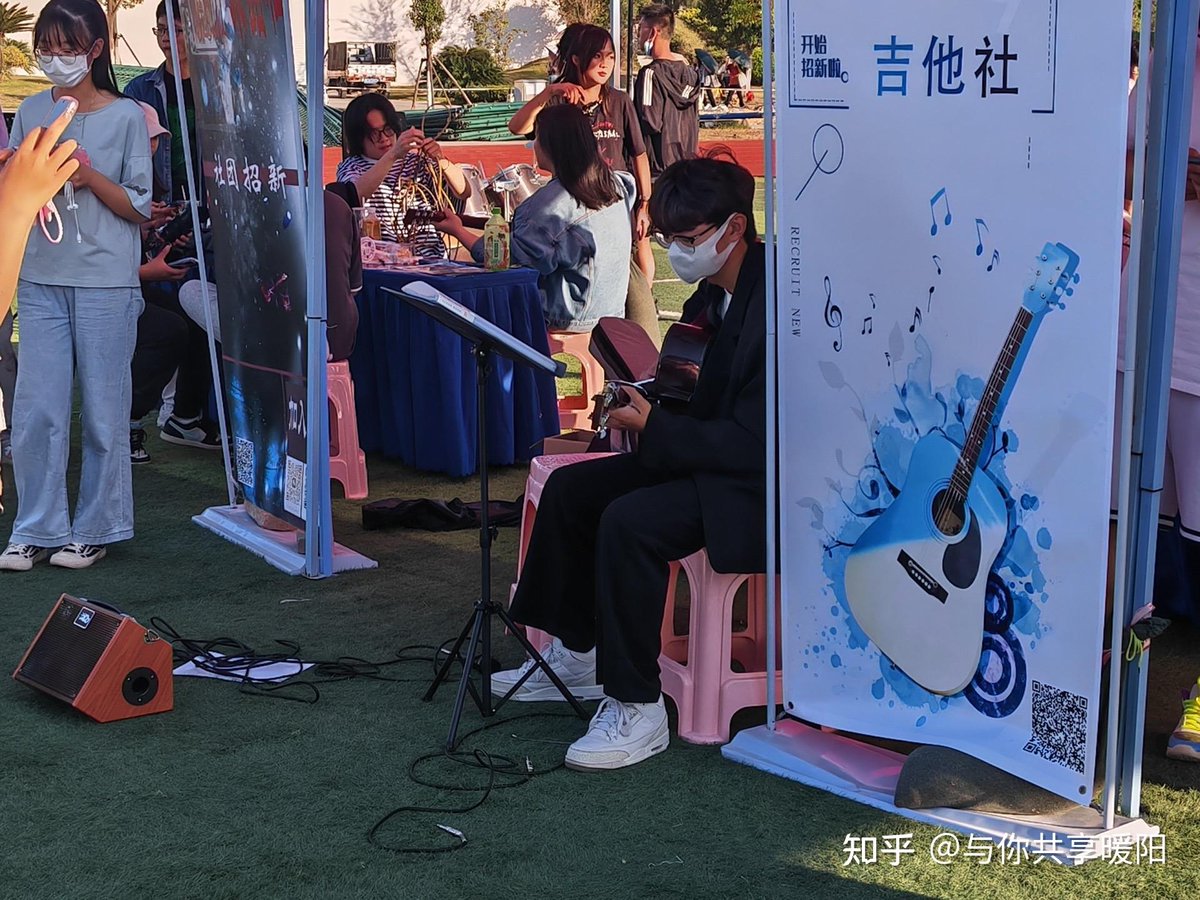 BoyceeMichael's tweet photo. Our campus photography club's sunset shooting activity is on this Saturday at the west lake of the campus! Come capture beautiful autumn views and make new friends~ https://t.co/NhYCzqeuRO
