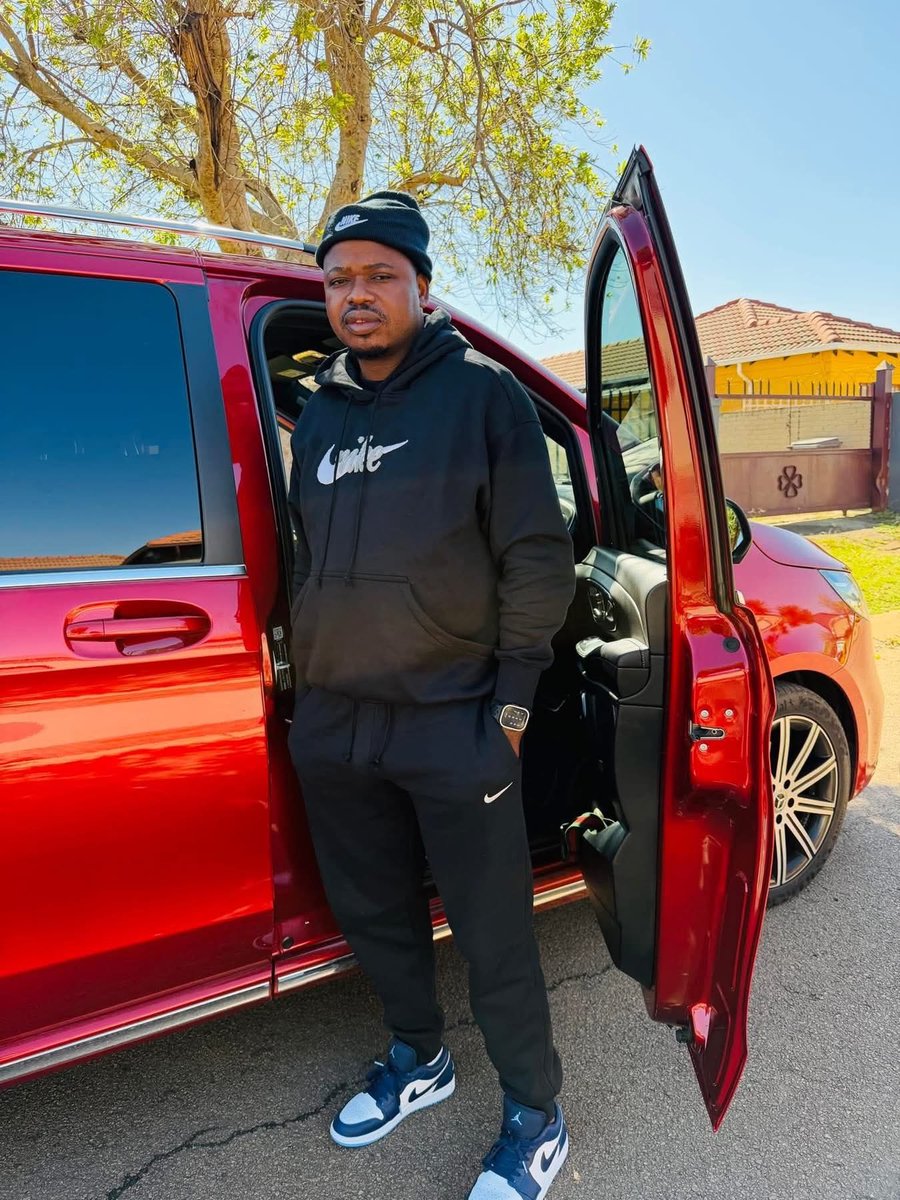 kapa_robert's tweet photo. Event organizers, Social media influencer and Tshwane metro cop #Gagash was found with R1.1 000 000 million in his R1.1 000 000 million Ford Raptor by the Hawks,General Mkwanazi  told us that Cat Matlala is a small fish in the ocean https://t.co/Q9yHDYS81Y