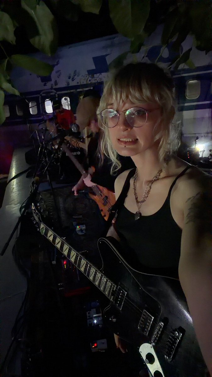 SwissArmyWifey tweet picture