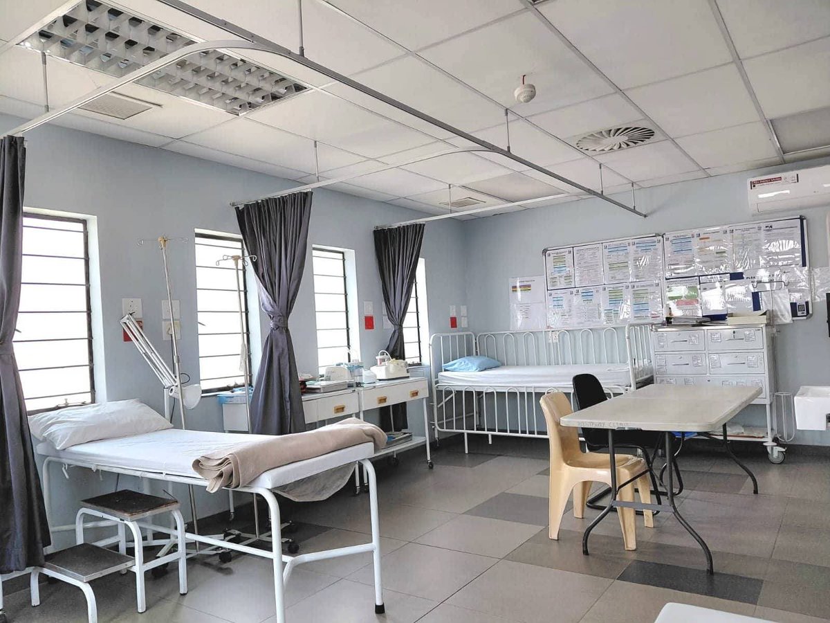 shaun_dlanjwa's tweet photo. BREAKING NEWS: The residents of Wesbury, Johannesburg were shocked to learn that EFF MMC for Health and Social Development Cllr @ennie_makhafola build a 24-hr Midwifery Obstetric Unit (MOU) at Westbury Clinic, bringing quality health care to more than 550 000.

#VoteEFF https://t.co/qSJqfLHlOy