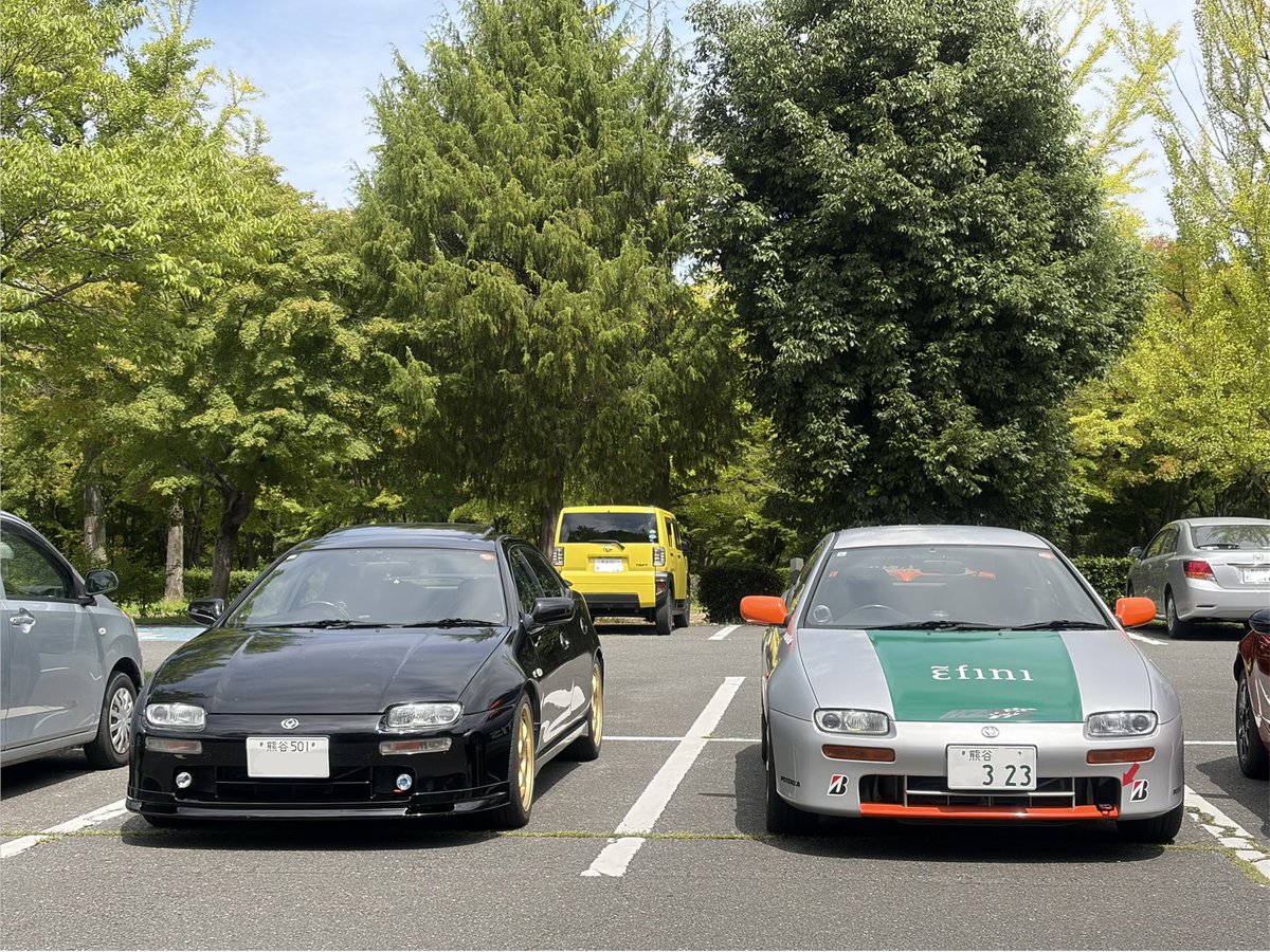 bg6rcbaep's tweet photo. ミーティングの帰りは友人と一緒にプチツーリング

窓を開けてランティスのエキゾーストノートを聴きながら

いつでも目の前にはランティス
多少混んでいてもずっと見てられる

お互い個体は違うけど一緒にランティスでつるんで走るのは20年ぶりなのね https://t.co/tIn7MmCNOb
