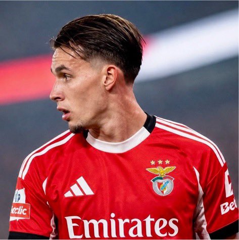 TransferNe92127's tweet photo. 🚨⚪️⚫️ Il Newcastle sta chiudendo per l'affare Amar Dedić! Condizioni personali concordate con il terzino di 23 anni.

Dedić vuole il trasferimento al #NUFC e l'accordo è nelle fasi finali con il Benfica per una cifra finale superiore ai 30 milioni di euro. 🇧🇦 https://t.co/qJl3sSlo0J