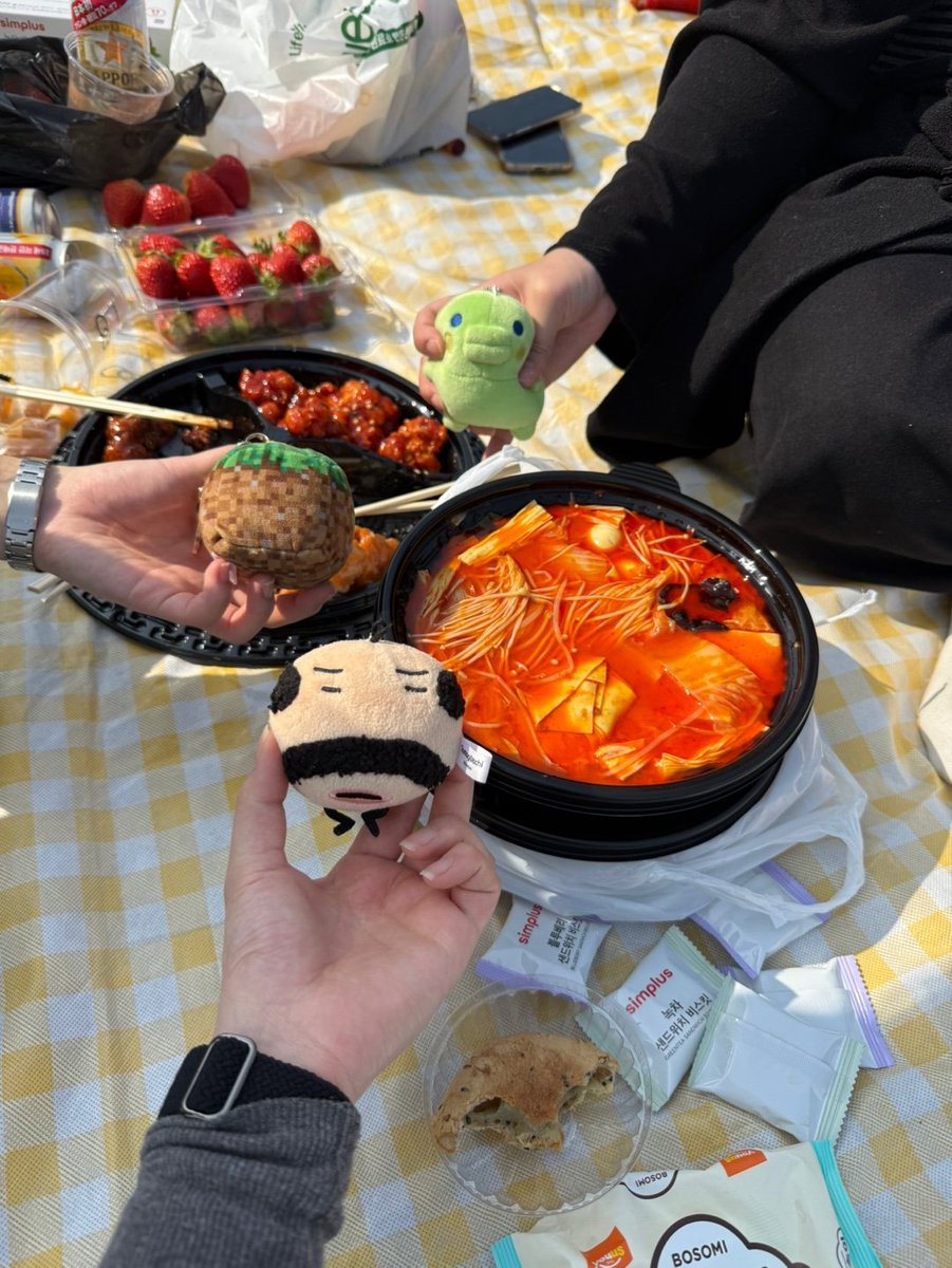baebaewjj's tweet photo. 날씨가 조아진다면.. 또다시 피크닉을 가고십구나 https://t.co/hPq8vcXyPM