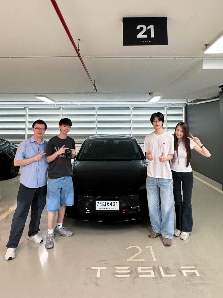 yippeeilaa's tweet photo. รถใหม่บ้านตัวเอ🚗💨💨 ตั้งชื่อรถว่า 
เอเอสะกะดุ้งกะดิ้ง น่ารักอ่ะ555555555 https://t.co/ThGnE2PwMe