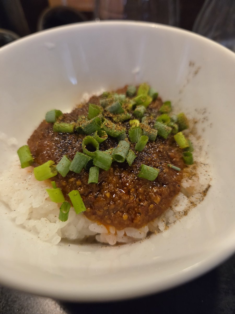 menriusandayo's tweet photo. らぁ麺やまぐち辣式@東陽町
生姜醤油ラーメン(生姜増し)
ミニ麻婆丼
サウナ前にめたくそ久々訪麺、ラーメンは初食ですが本店でその旨さも約束されてる上に生姜のブーストも効いてて大好きな味、代名詞の麻婆はミニ丼で堪能、辛さも痺れもガツンレベルでお腹が花山椒と生姜で刺激され代謝アガるねぇ🥹✨ https://t.co/DhrK07T26r