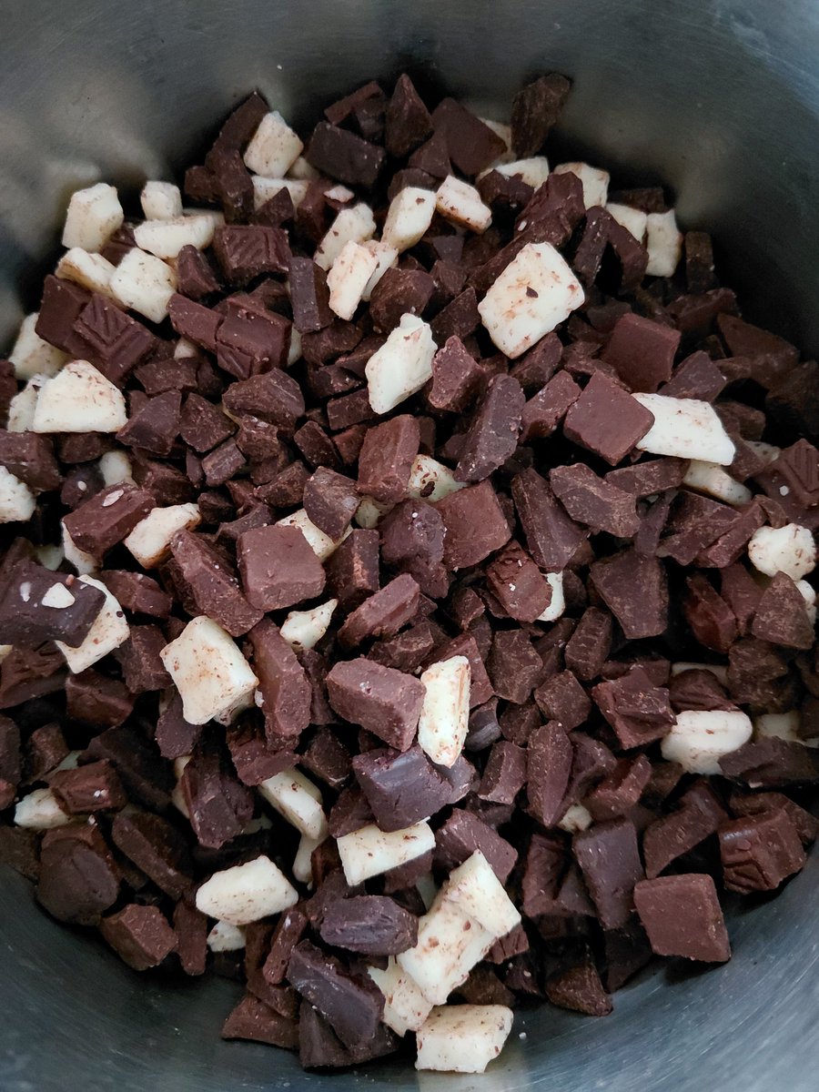 TomatoMeatSauce's tweet photo. 90% 230g &amp; sweet 180g chocolate.
HOPE IT WON'T TOO SWEET. https://t.co/fsXKNNVjo8