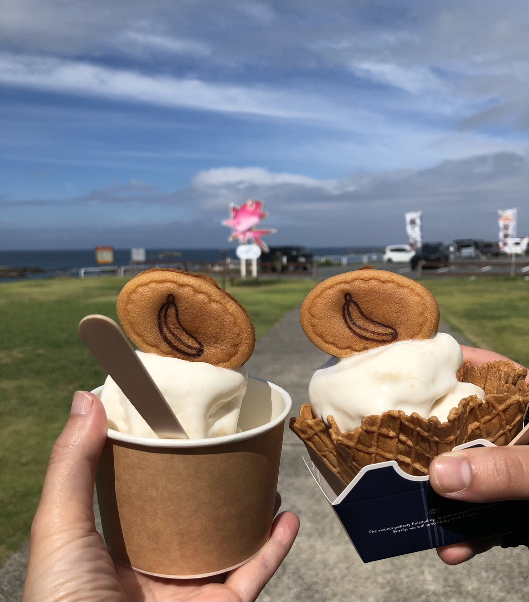 maruni_2567's tweet photo. 翌日は早朝から例の洞窟へ
その後海鮮バイキングのだいぼさんを再訪。
メッチャ晴れて最高
バナナソフトがものすごいバナナ
重そうなのにアッサリ食べられた。
オススメスポットなのだ… https://t.co/yaf9xSpFax