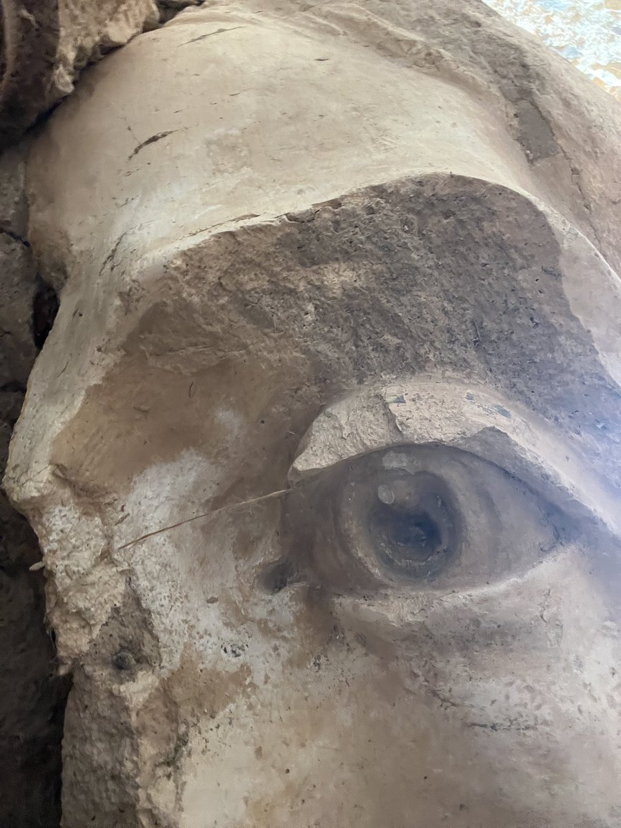 enunlugardelah1's tweet photo. 🍋 ¿Sabías que en el Castillo de Monteagudo hay 2 cristos?

Uno visible a kilómetros de distancia y otro (o lo que queda de él) en una de las estancias del castillo, escondido. Este:

⬇️ https://t.co/AjVPma8bxE