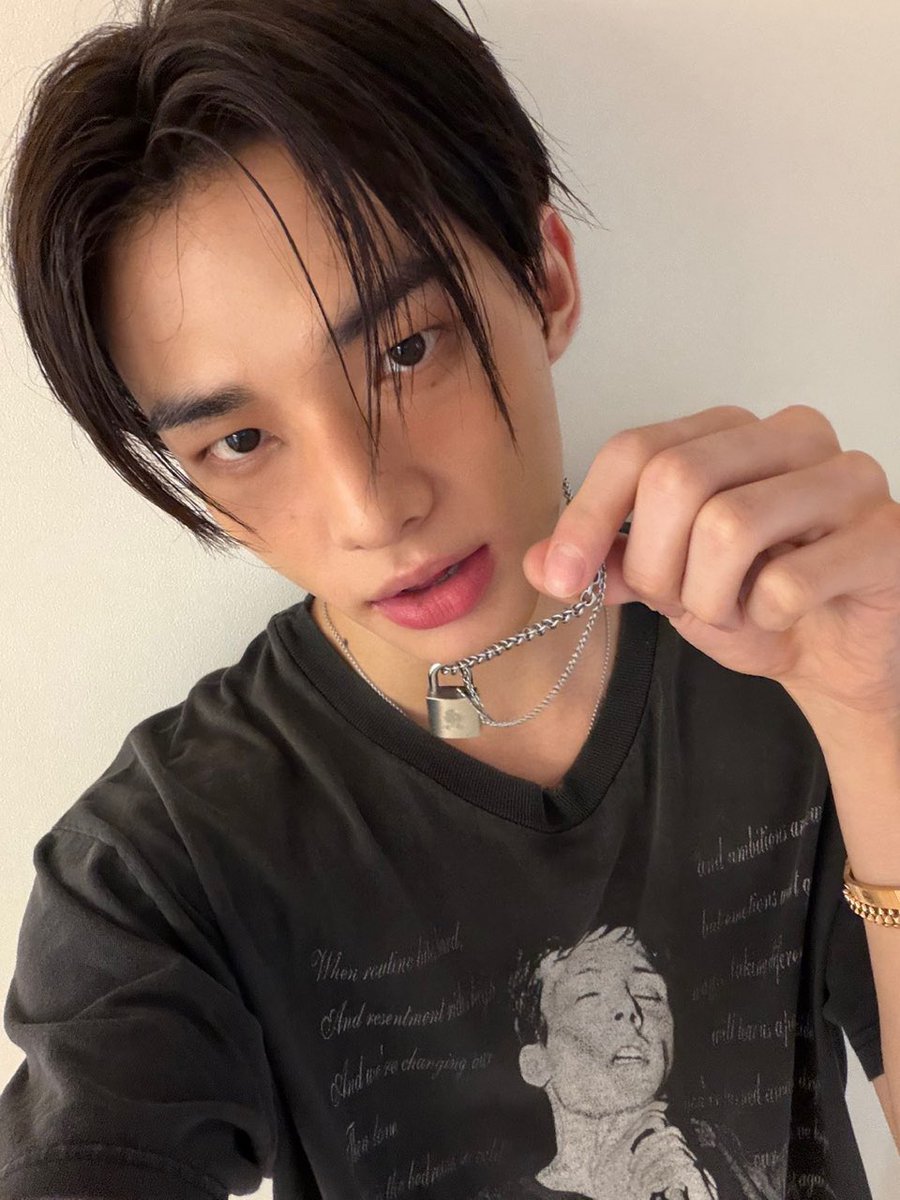 hynjinnnntext's tweet photo. 🥟🫧 | 081626 | 9:24 PM KST 

*photos*

lol https://t.co/p4edmGrybs