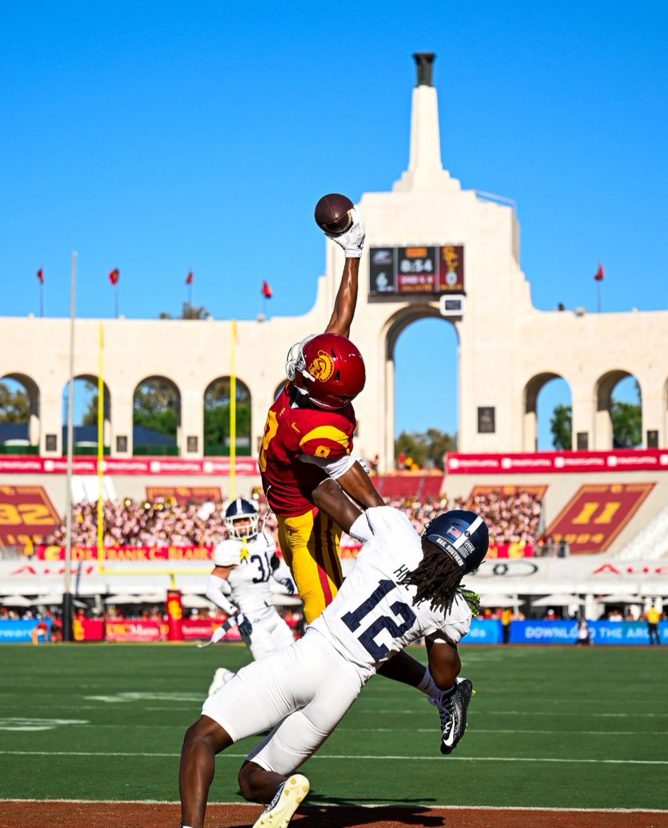 CoreyJ621's tweet photo. @WBALPete We SC fans tried our best to tell you all. These were regular practice and in game shenanigans for JaKobi... And yes, he caught this TD🤷🏾✌🏽 https://t.co/WVRPgR9R1V