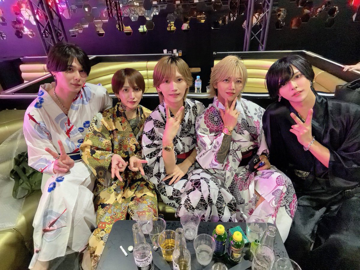 1ka8ka_18's tweet photo. United DEARS本���
必ずさらにでっかい組織に。

変わりたいならまず環境変えよう。
側にいる人で人生は変わる。

熱狂して感動を与えれる仕事に誇りを。

一緒に働きたい人は連絡くれ
半端者はいらない。
#Uniteddears
#求人募集中
#ホストコール https://t.co/4E8jz23JqA