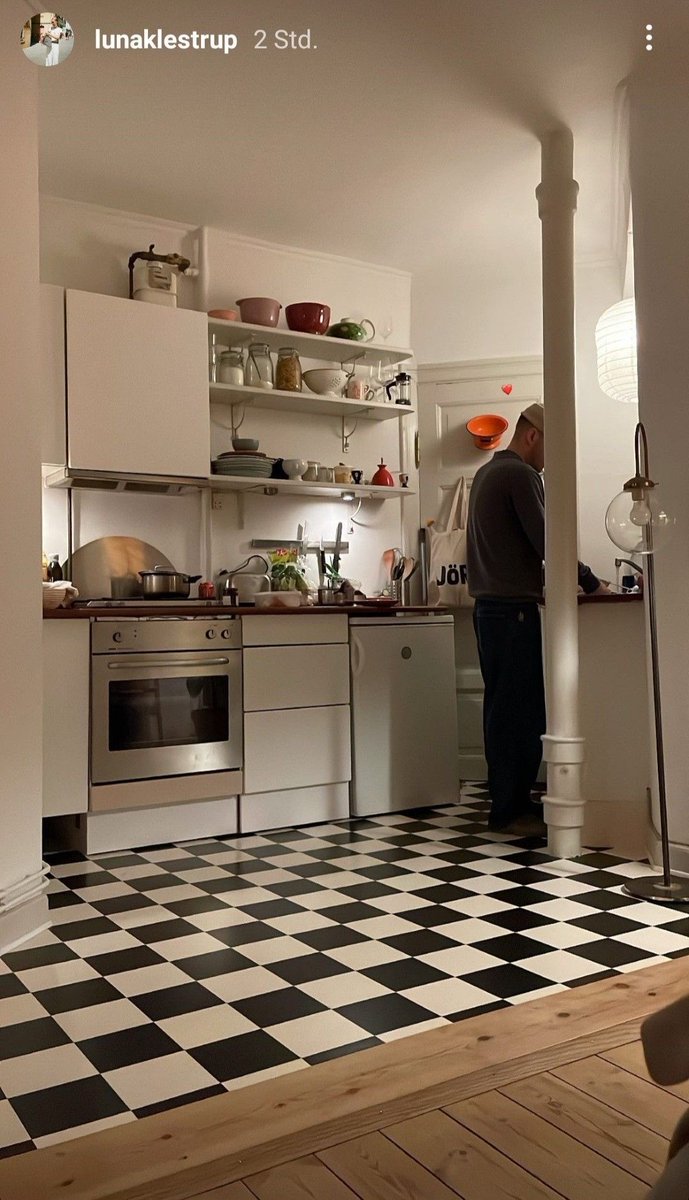 Julianacoria's tweet photo. INSPO | si tenes la posibilidad de elegir un piso en tu cocina, damero. https://t.co/mYLTIYdL5w