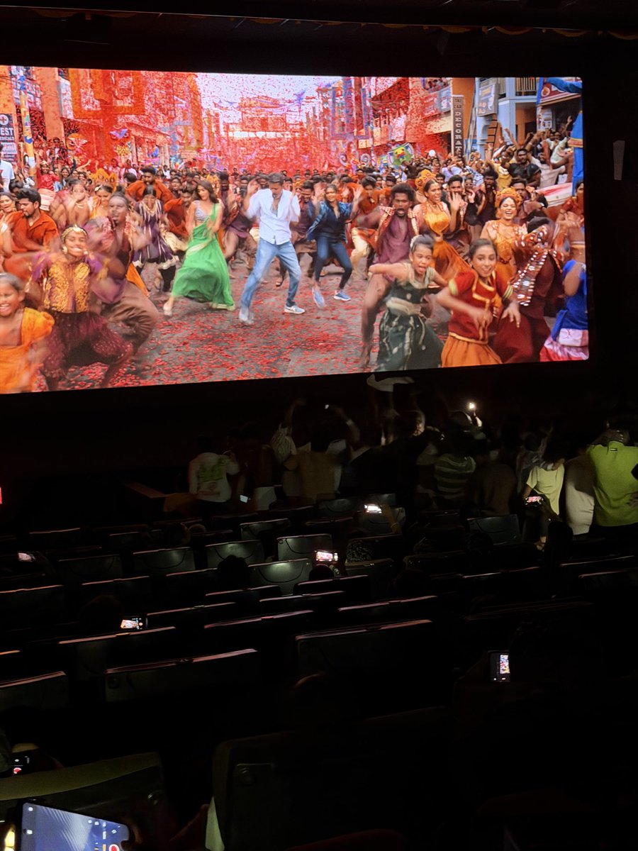 UmaaRajendra's tweet photo. A housefull show in the 4th weekend, just #Thalapathy things 😎 Blast response for every show continues till the 25th day 💥 #JanaNayagan https://t.co/cBaSYCZrVF