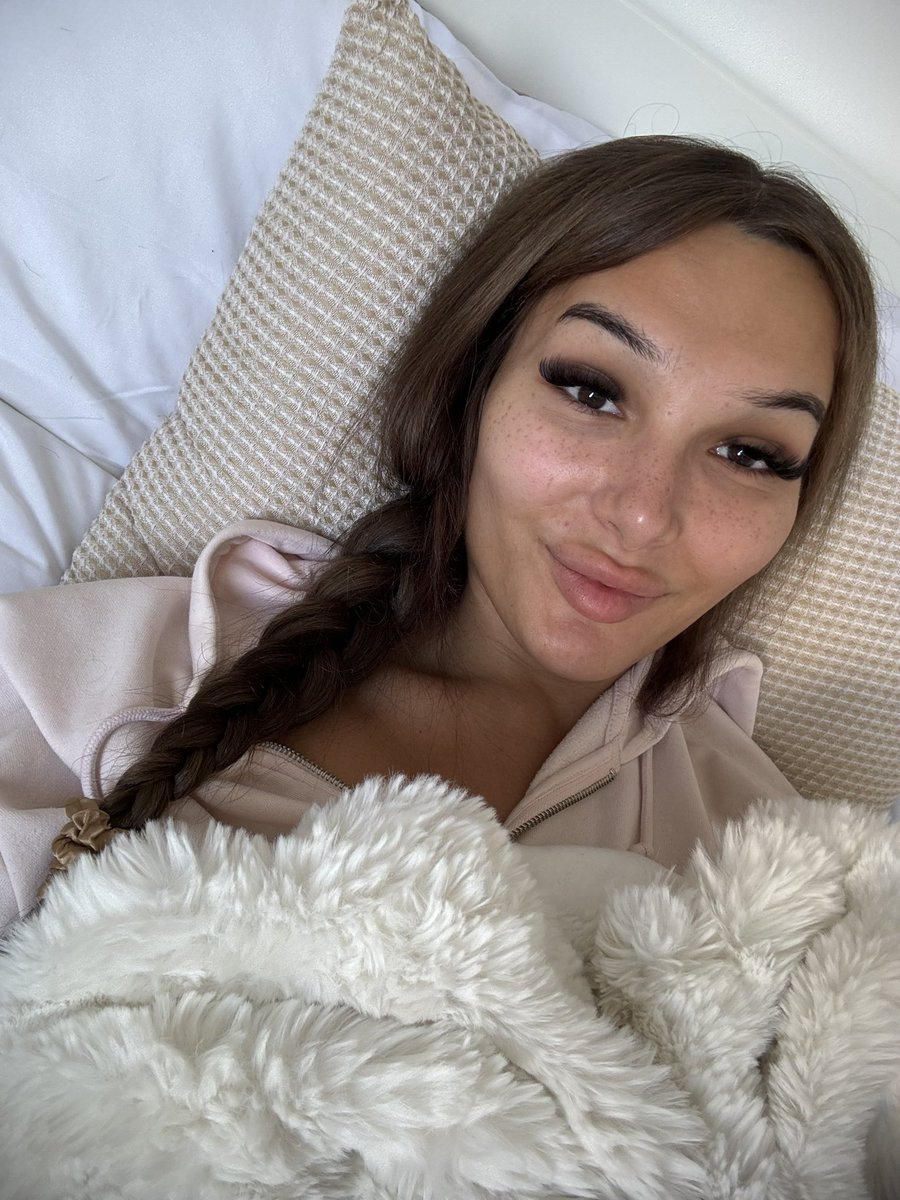 itsAngelJules's tweet photo. Would you cuddle with a trans girl? 🏳️‍⚧️

 ⠀⃝ Yes

⠀⃝ No 

⠀⃝ Maybe https://t.co/tgsge1O041