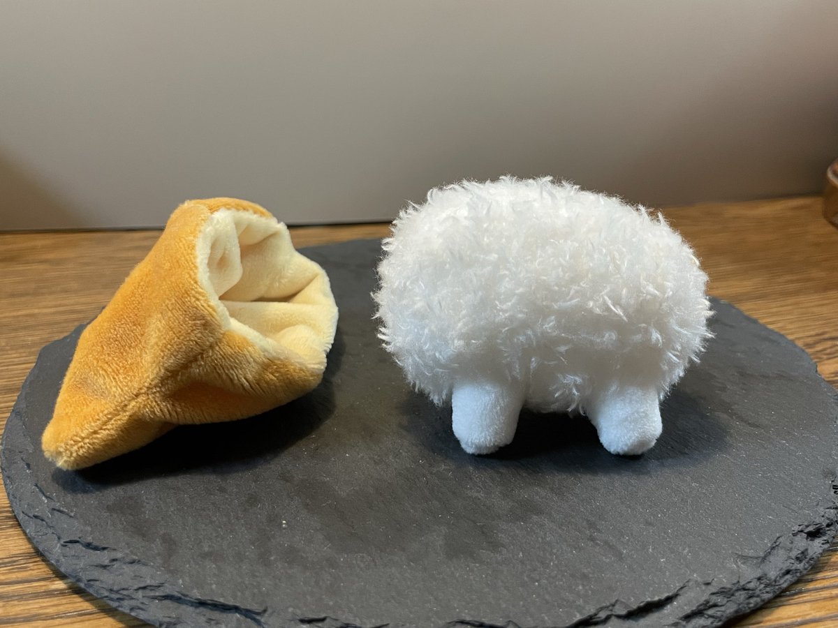 syashi307's tweet photo. しゃりを飼いました
試しにおいなりさん用のお揚げを与えてみたところ気に入ってくれたようです
#ぬいぐるみ https://t.co/PN0dtRnxVc