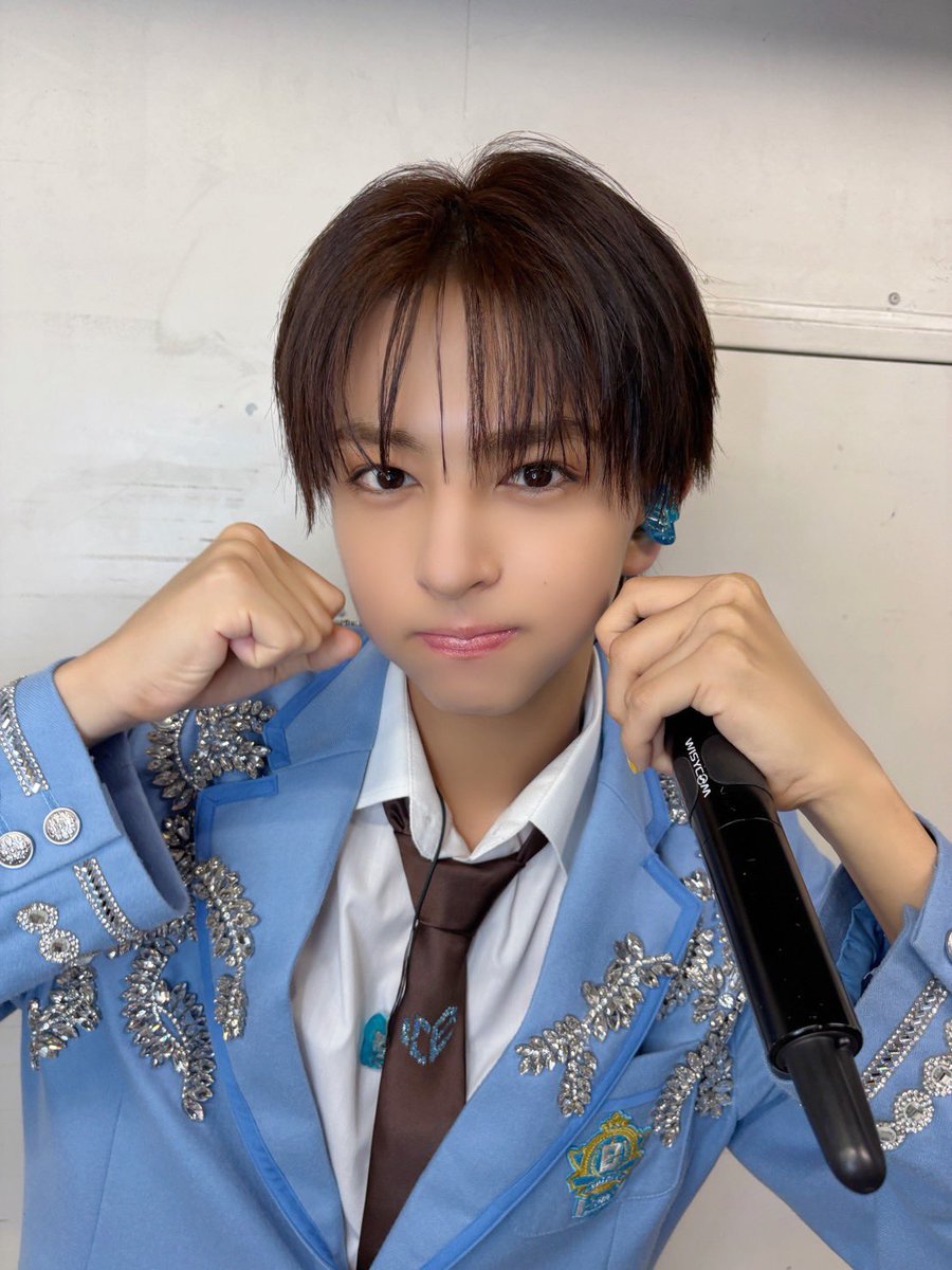 ICEx_official's tweet photo. 🦐 #エビライ2026 🦐

＼ #ICEx #八神遼介 🤍／

耳から離れない沼ボイス🎤
2008.8.11 18歳

〈超特急〉 
#タカシ さん役で出演！✨

エビライ最終日、そして四日間ありがとうございました！みんなほんとありがとね

この四日間ほんとにたくさんの経験をさせてもらいました！

先輩の背中は大きい。ほんとに大きい。

だからこそICExも背中鍛えようか

▼Instagram📷
https://t.co/zpooU7T09h

▼ICEx公式HP🧊
https://t.co/Oryxm49Vhf

#EBiDAN #Yes_EBiDAN15th