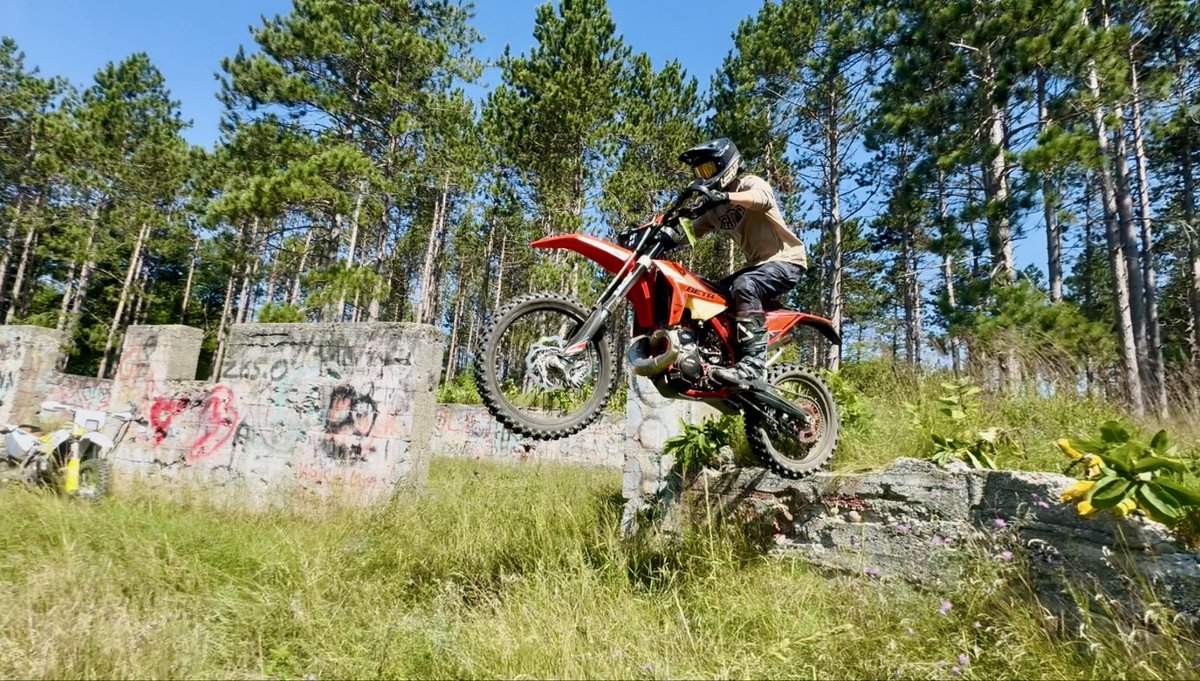 Bwhit55's tweet photo. Dirtbikes. https://t.co/njhzZ4RmO7