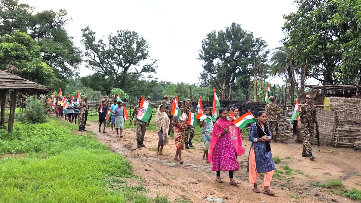 214bn_crpf's tweet photo. 🇮🇳 Festival of Patriotism🇮🇳
214 Bn, CRPF celebrated 80th Independence Day with great enthusiasm and patriotic spirit. Sh. Manish Sharma,Comdt,Officers &amp; Jawans paid their salute to tricolor. With the collective singing of the #National Anthem, homage was paid to Freedom Fighters. https://t.co/a2uIHpeekt