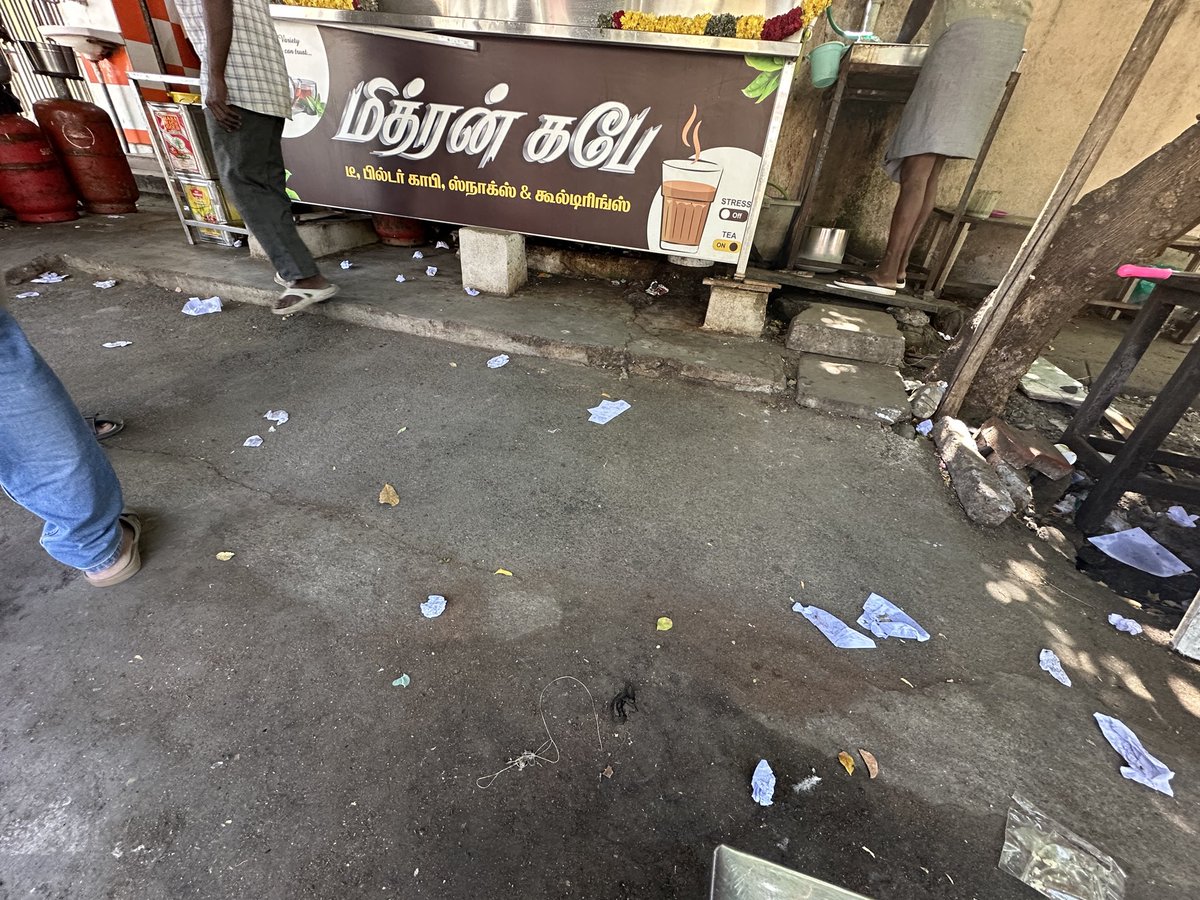 srirsridhar2's tweet photo. Very sorry to say , this lack of civic sense was discouraging …

Better use the dust bin which was almost empty.. 

Location … Mithran Cafe , Amma mandabam Road , Srirangam , Trichy .. https://t.co/hsTozMPL9n